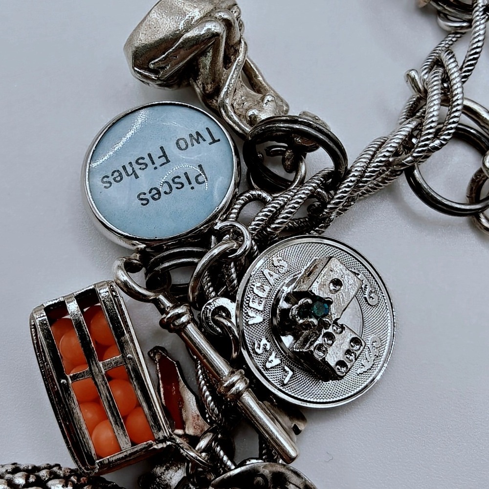 Vintage World Travelers Charm Bracelet Silver  55g London Vegas Munich & more - Picture 4 of 16